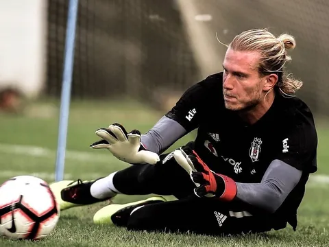 "Thảm họa" Karius tích cực thể hiện trong màu áo đội bóng mới
