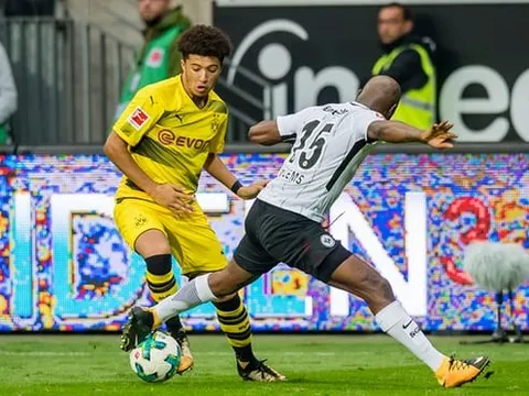 Thần đồng Anh quốc đi vào lịch sử Bundesliga