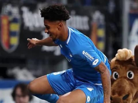 Thần đồng Arsenal 'phá đảo' Bundesliga, đạt hiệu suất 51 phút/bàn