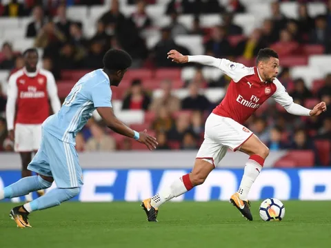 Thần đồng nổ súng, đội trẻ Arsenal xua buồn Emirates
