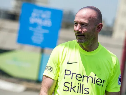 Thắng hủy diệt, Man Utd vẫn bị huyền thoại Shearer chỉ trích