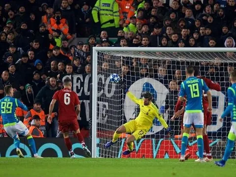 Thắng Napoli, fan Liverpool tôn một một cái tên làm "chúa tể"