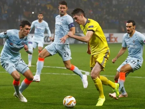 Thắng nhọc, CĐV Chelsea gọi cặp đôi đá chính là "bi kịch"