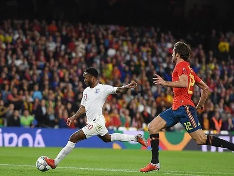 Thành Manchester hợp sức, Anh hủy diệt Tây Ban Nha chỉ trong một hiệp