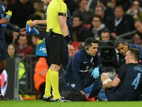 "Thánh nhọ" Phil Jones chấn thương, M.U lo sốt vó