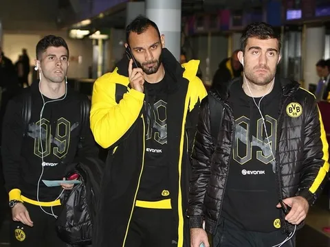 Thầy rạng rỡ, trò u ám trên đường Dortmund ra sân bay