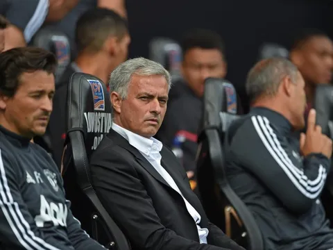 Thầy trò Mourinho chớ hoan hỉ: Benfica & Basel từng khiến M.U 'sấp mặt'