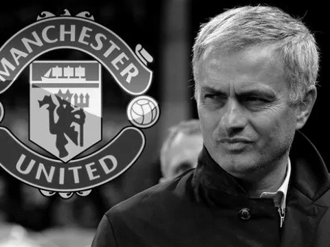 Mourinho: "Bạn không nên lôi quần áo bẩn ra để giặt"