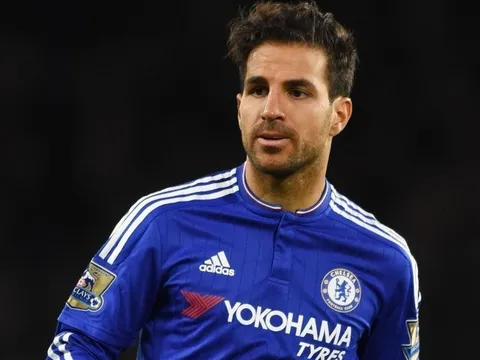 Thi đấu ấn tượng, Fabregas được fan khen cách Jorginho cả trăm năm ánh sáng