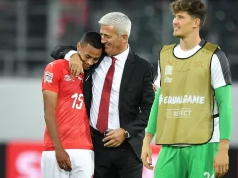 Thi đấu rực sáng, HLV Petkovic lại có hành động khiến Shaqiri buồn lòng