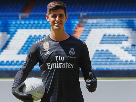 Thibaut Courtois nhận số áo lạ ở Real Madrid