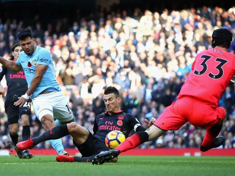 Thời của Petr Cech đã hết?