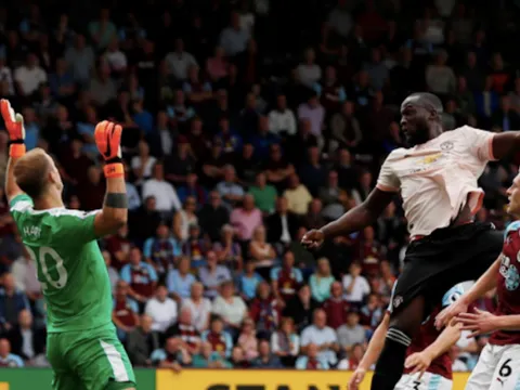 Thống kê vòng 4 Premier League: Joe Hart hoá thánh... làm nền!