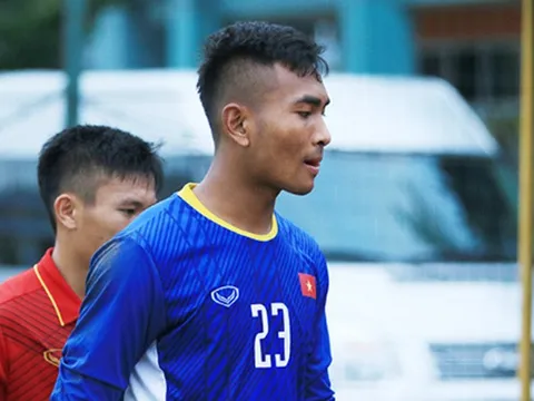 Thủ môn đội tuyển U19 Việt Nam ngán mặt sân cỏ nhân tạo