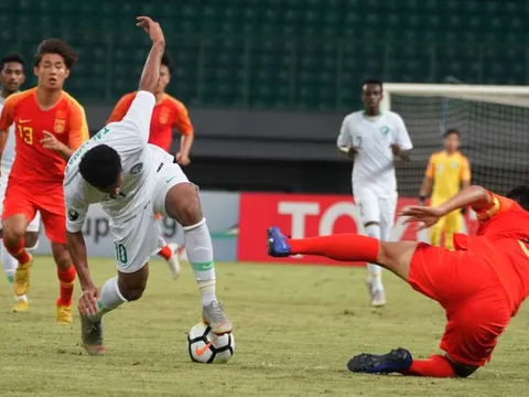 Thủ môn U19 Trung Quốc "dâng" chiến thắng cho U19 Saudi Arabia