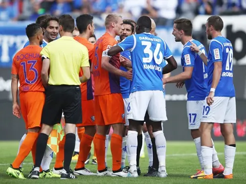 Thủ quân từ chối hưởng penalty, được đội bạn ngả mũ thán phục