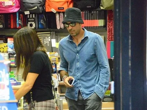 Thủ thành Buffon như nam thần dắt bạn gái dạo phố