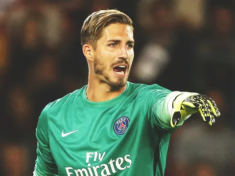 Thủ thành của PSG 'thả thính' với Liverpool