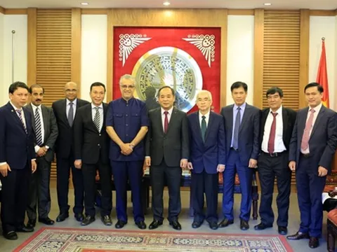 Thứ trưởng Bộ VHTTDL Lê Khánh Hải tiếp Chủ tịch AFC Ebrahim Al Khalifa