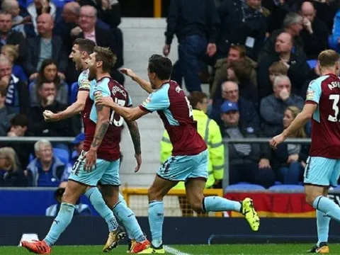 Thua Burnley, ngày Koeman "ra đảo" không còn xa