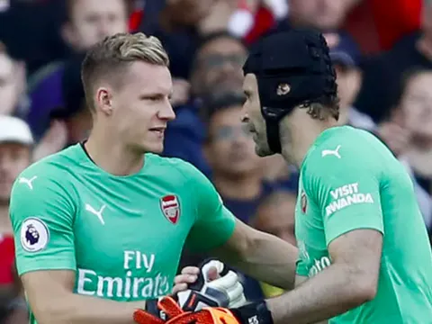 Thua liểng xiểng, thủ môn sai lầm, Arsenal nhắm tới "nhà Vua" Champions League