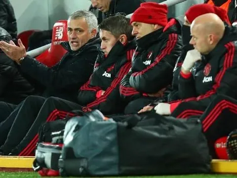 Thua Liverpool, BLĐ Man Utd chốt tương lai Mourinho