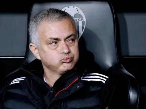 Thua Liverpool, Mourinho sẽ bị sa thải!