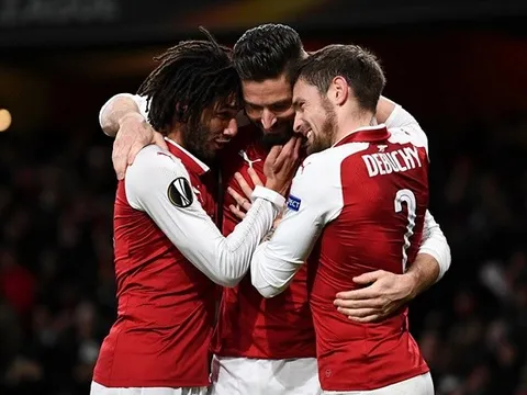 Thua Man Utd, Arsenal trút giận lên BATE Borisov với một "set tennis"