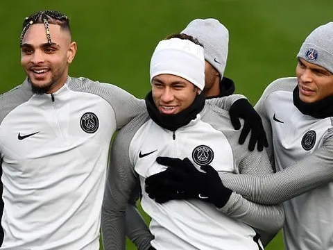 Thua sốc, Neymar và dàn sao PSG vẫn tươi cười trên sân tập