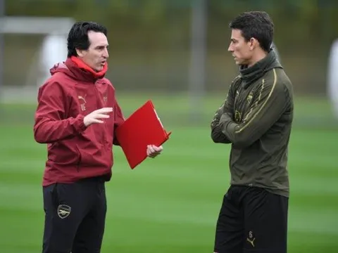 Thua thảm Liverpool, Emery nổi nóng "sấy" từng trung vệ Pháo thủ