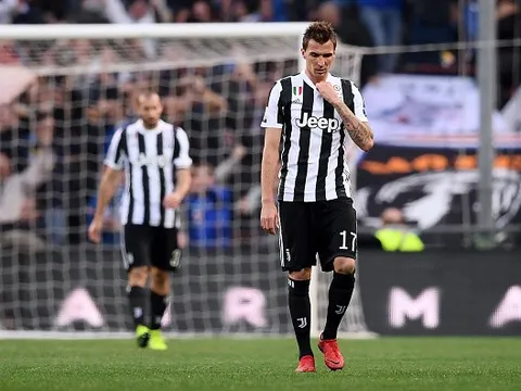 Thủng lưới 3 bàn, Juventus cúi mặt rời Genova