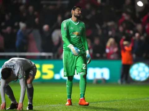 Thủng lưới phút bù giờ, Man United cay đắng thành nhà cựu vô địch