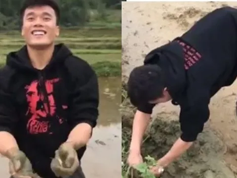 Thủ môn Bùi Tiến Dũng khoe clip lội bùn bắt lươn trong kỳ nghỉ