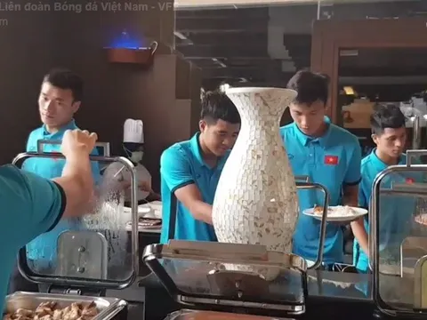 Tiến Dũng 'mặt lạnh' khi bị Đức Chinh cho ra rìa