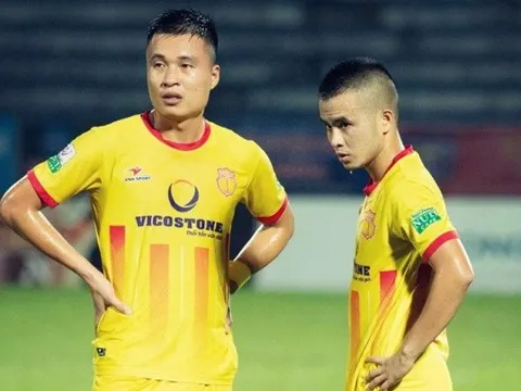 Tiền vệ Lê Sỹ Minh băn khoăn về tương lai tại CLB Nam Định