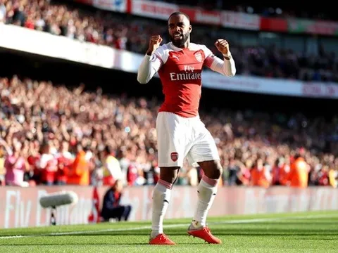 Tiết lộ điều bí mật đồng đội đã nói với Lacazette sau hiệp 1