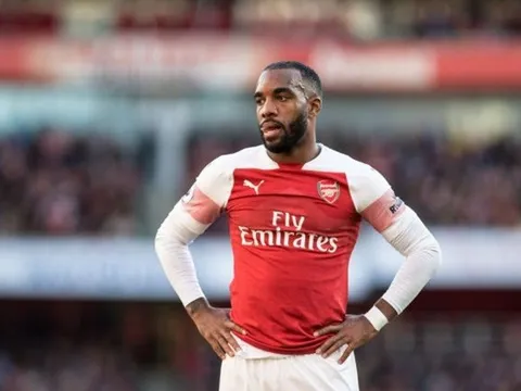TIẾT LỘ: Emery đã muốn thay Lacazette ngay đầu hiệp 2