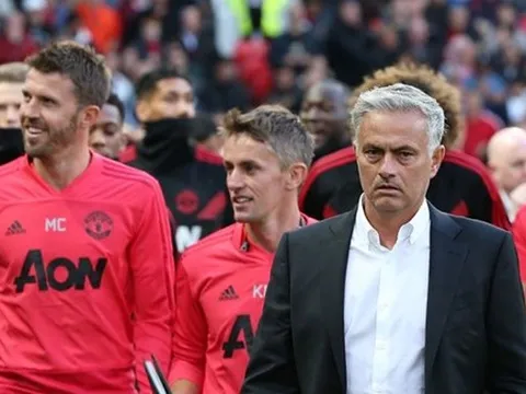 TIẾT LỘ: Học trò ủng hộ "tuyệt đối" quyết định này của Mourinho