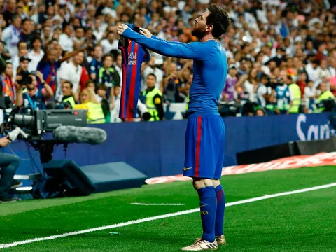 TIẾT LỘ: Lý do CĐV Real không vỗ tay Messi như từng làm trước Ronaldinho