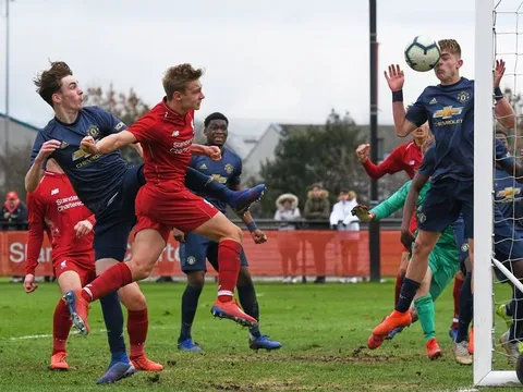 'Tiểu Persie' lập cú đúp, Man Utd ngược dòng hạ Liverpool
