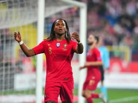 Tin lầm "Cậu bé vàng", HLV Santos suýt khiến Bồ Đào Nha chia điểm