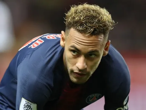 Tin nhanh 21/11: Siêu hậu vệ 'thả thính' M.U; Neymar rời PSG