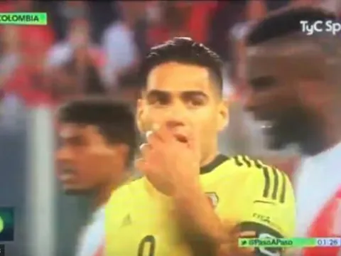 Tình huống Colombia và Peru thi đấu cầm chừng phút cuối