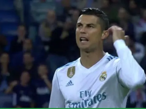 Tình huống 'điên máu' của Ronaldo với Benzema