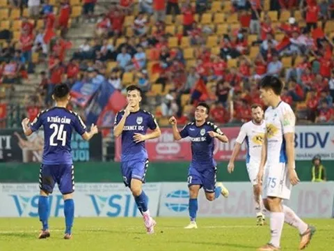Oseni giành danh hiệu Vua phá lưới, Tiến Linh cho Công Phượng hít khói