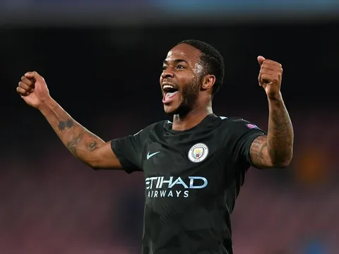 Tỏa sáng với Man City, Sterling được trọng thưởng