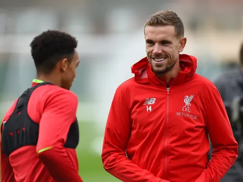 Toàn thắng 3 trận, các cầu thủ Liverpool vui như trẩy hội