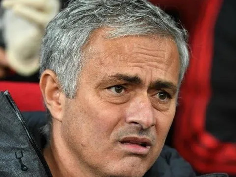 "Tôi đã nhìn thấy Mourinho nằm khóc trong xe buýt"