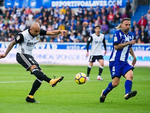 Tội đồ Italia lập siêu phẩm, Valencia sánh ngang kỉ lục của Barca, Atletico