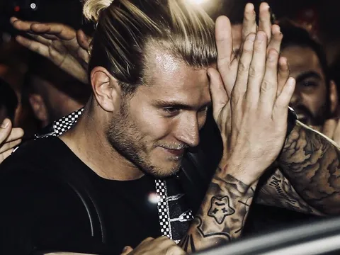 Tội đồ Karius tươi như hoa khi thoát khỏi Liverpool